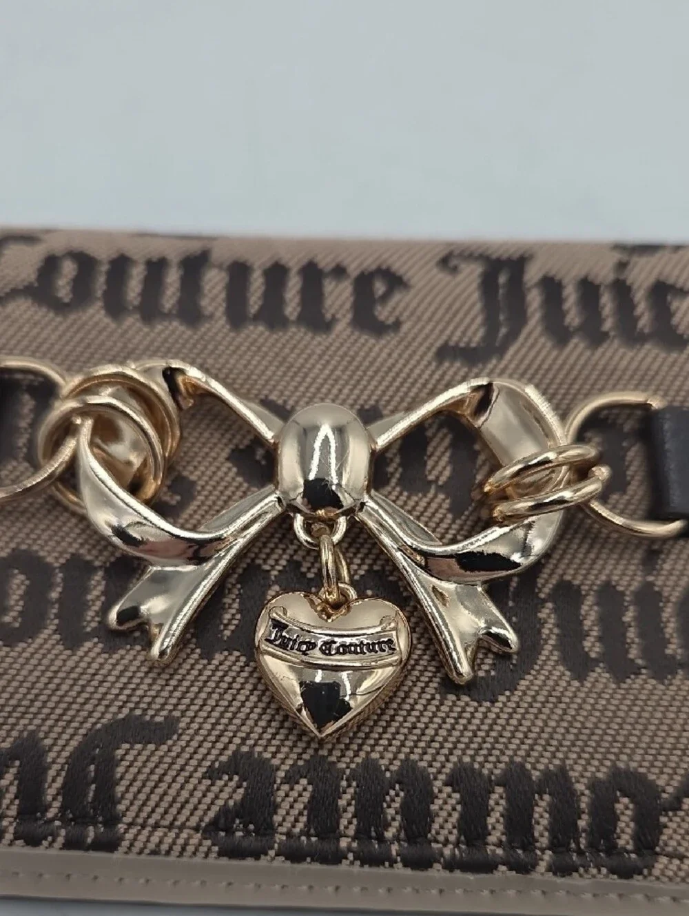 Juicy Couture My Heart Bongs To Juicy Wallet